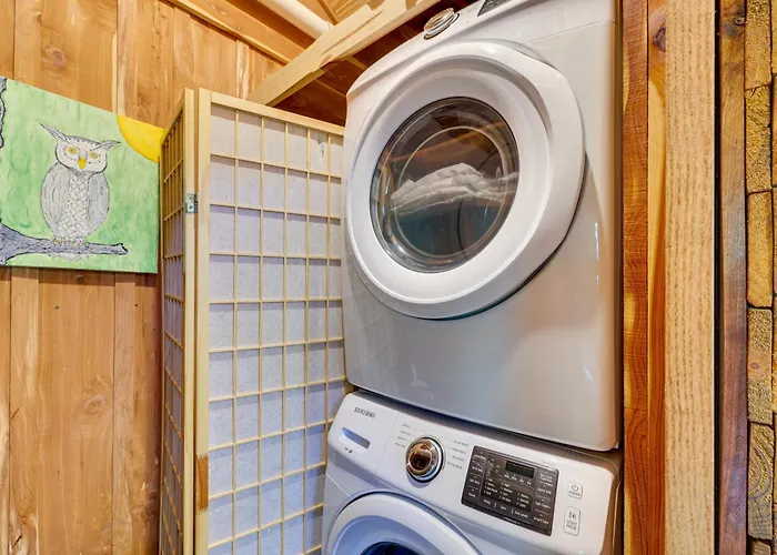 Pet-Friendly Eureka Springs Rental With Private Deck