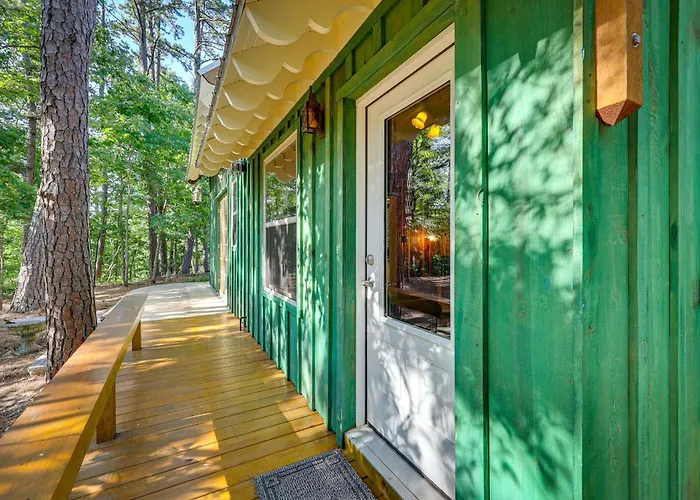Pet-Friendly Eureka Springs Rental With Private Deck