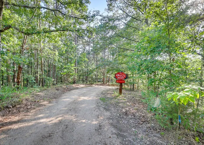 Pet-Friendly Eureka Springs Rental With Private Deck