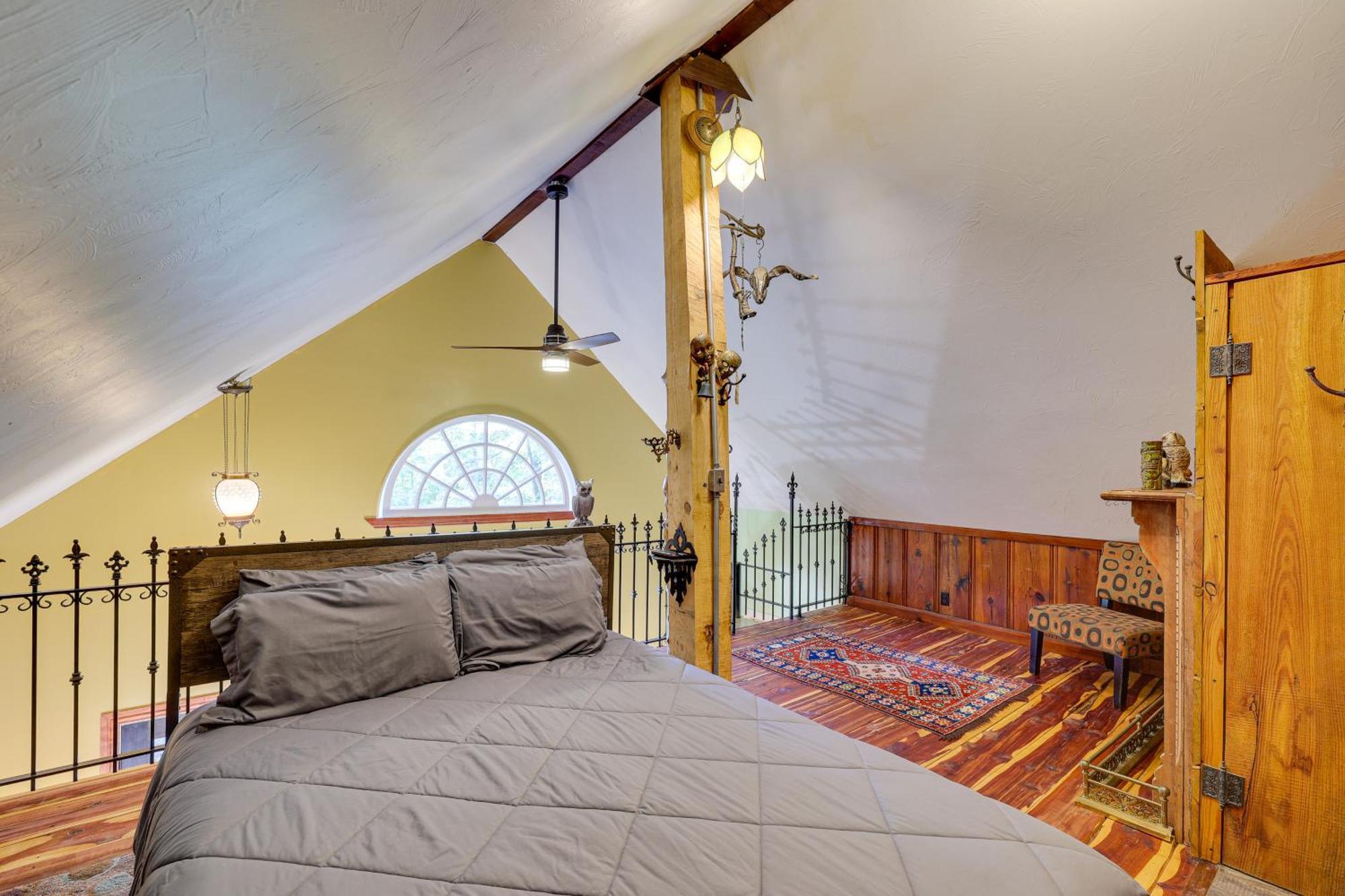 Pet-friendly With Private Deck Holiday home