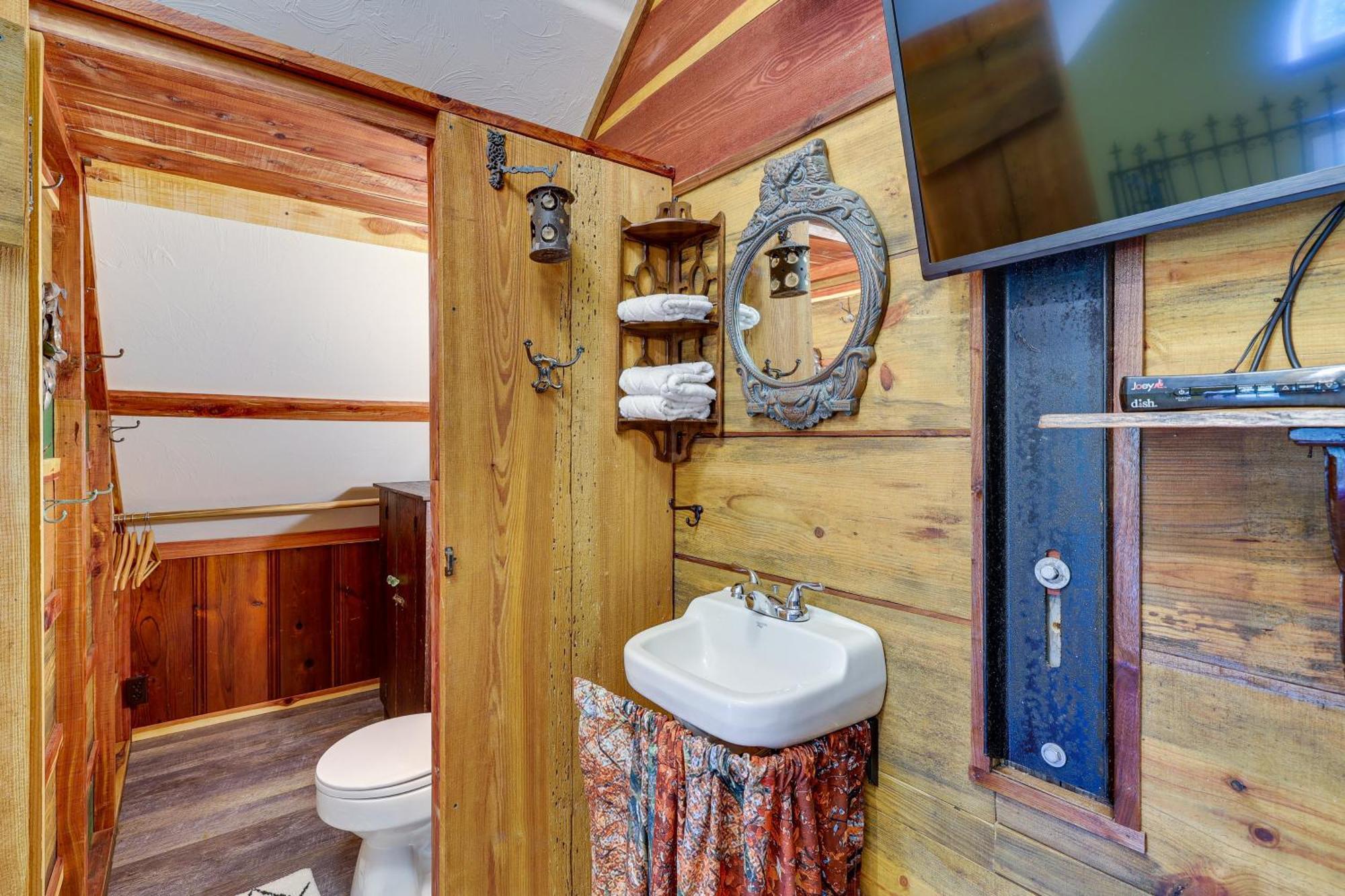 Pet-friendly With Private Deck Holiday home Eureka Springs