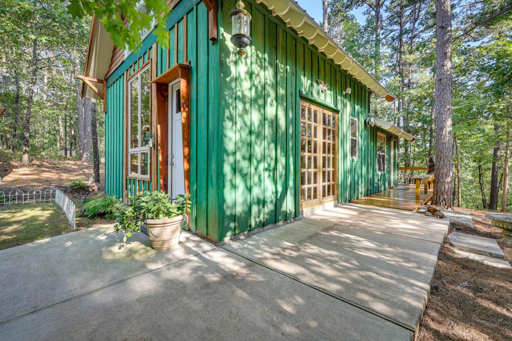 Pet-friendly With Private Deck Holiday home